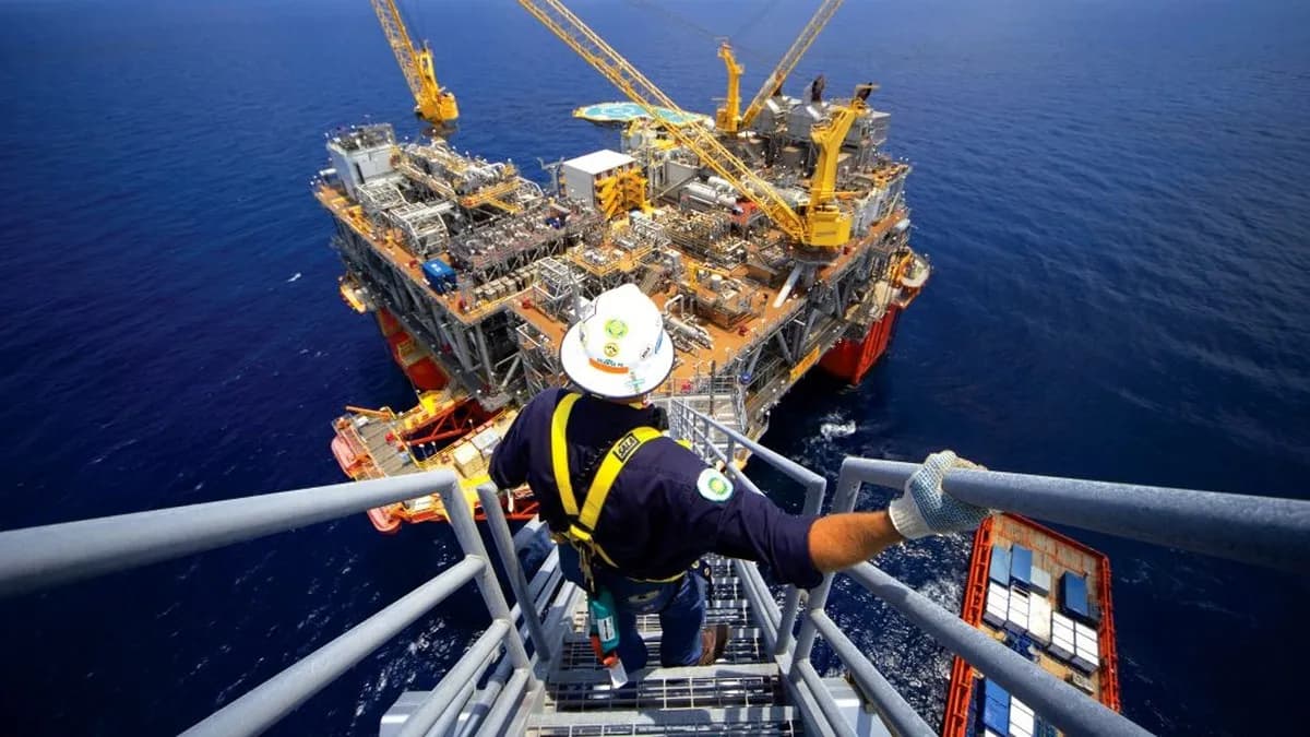 Oil Prices Rise as Brent Surpasses $104 Amid Supply Concerns