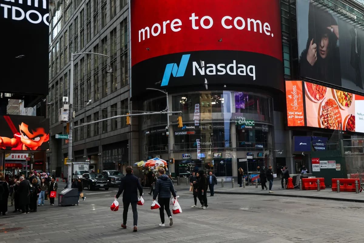 Nasdaq Nears Record High Amid Weak U.S. Jobs Data